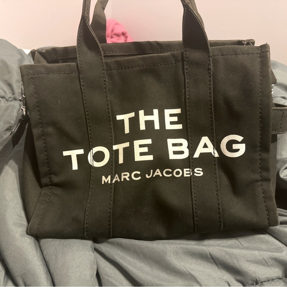 Michael kors medium tote bag